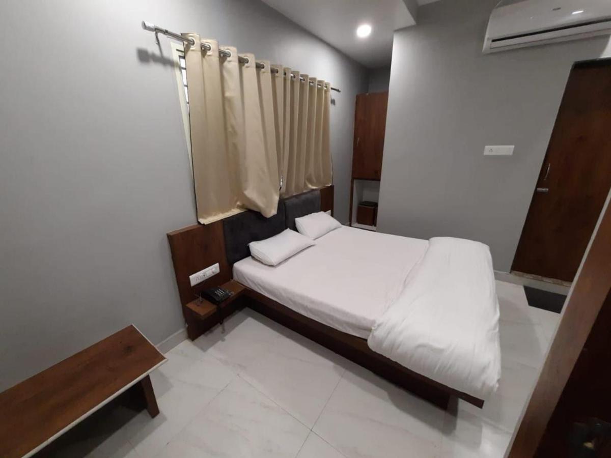Hotel Shankar Uddzsaín Kültér fotó