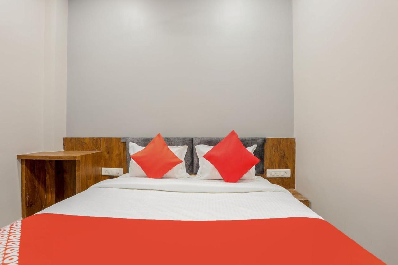 Hotel Shankar Uddzsaín Kültér fotó