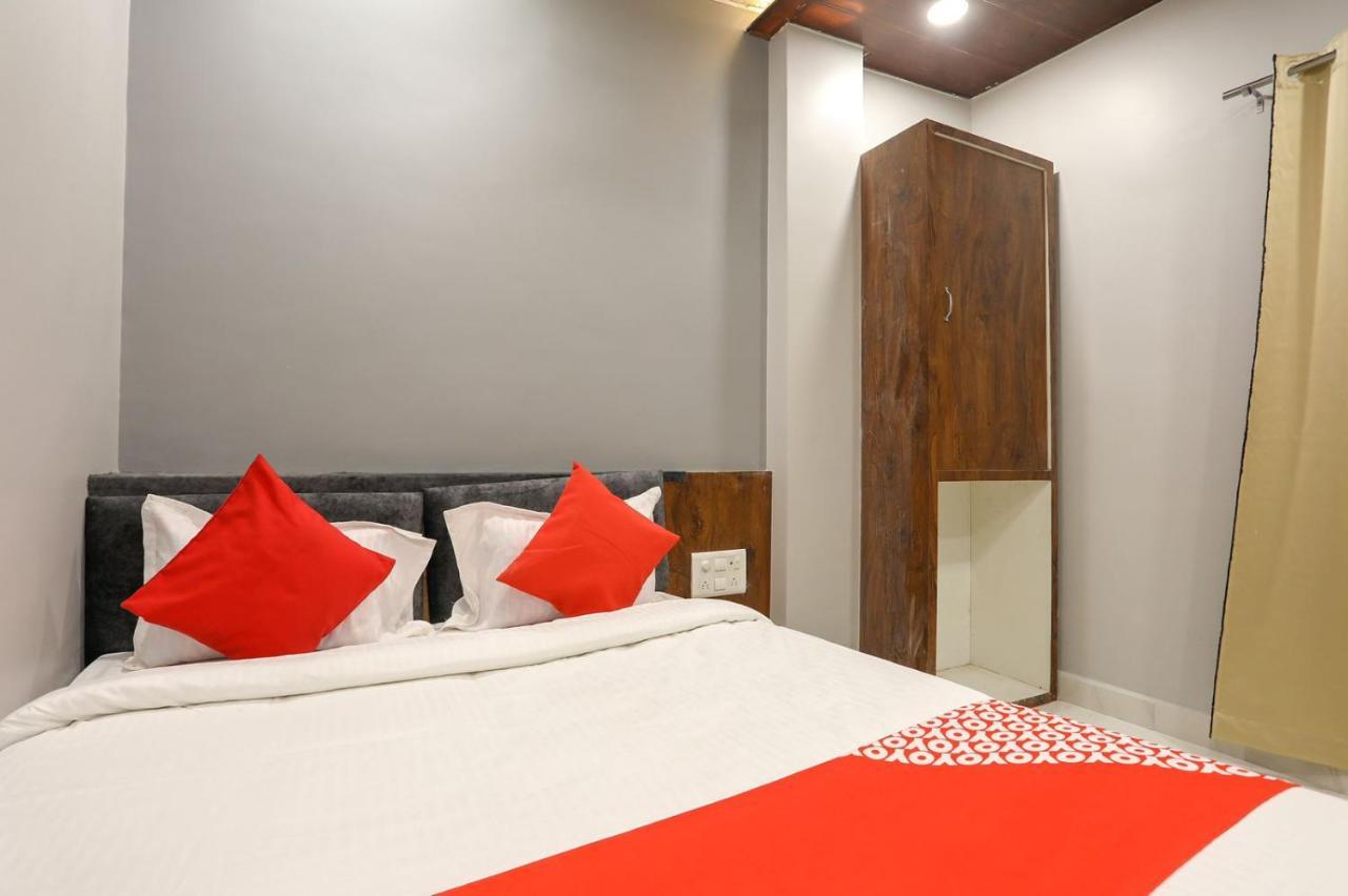 Hotel Shankar Uddzsaín Kültér fotó