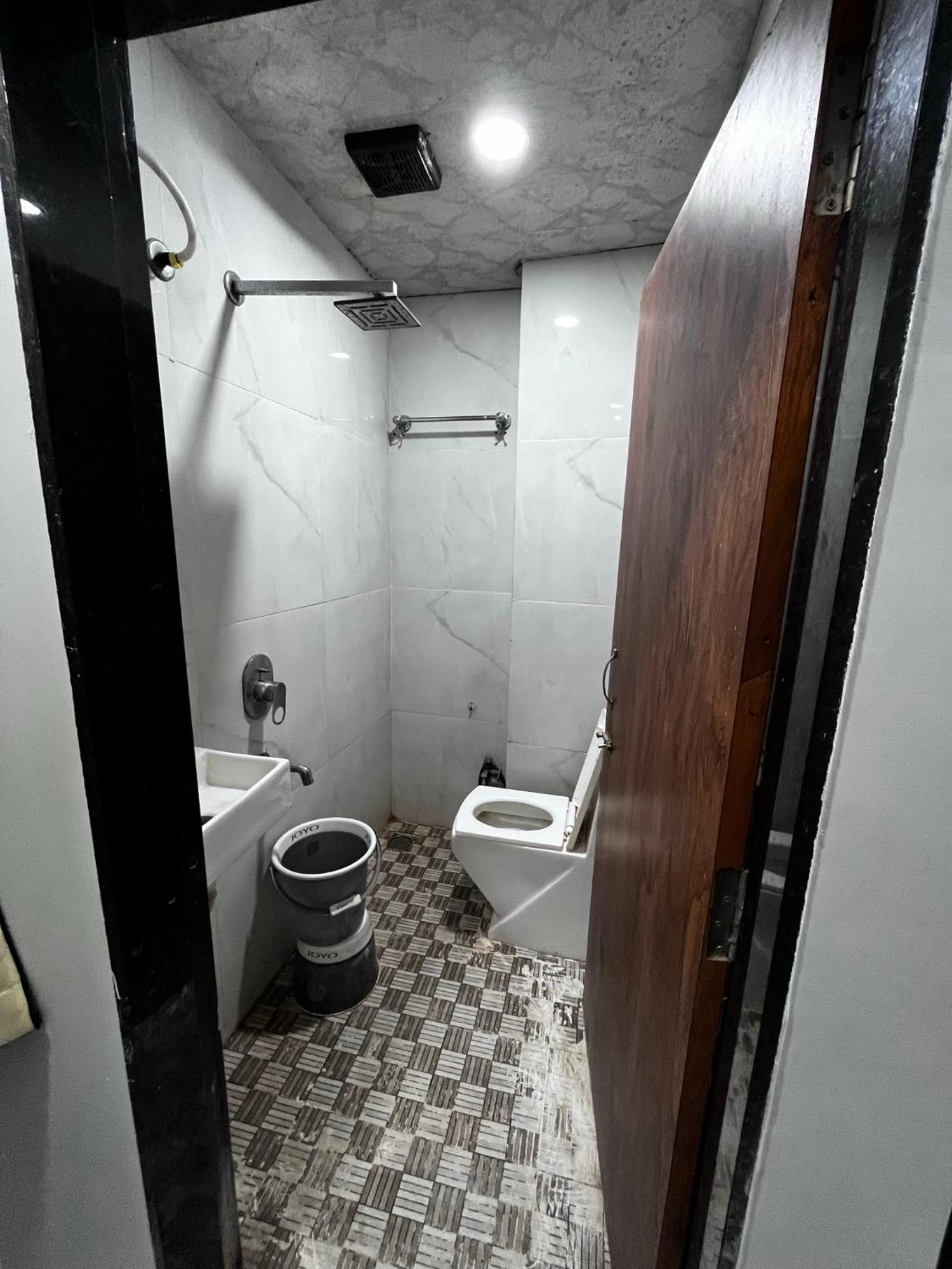 Hotel Shankar Uddzsaín Kültér fotó